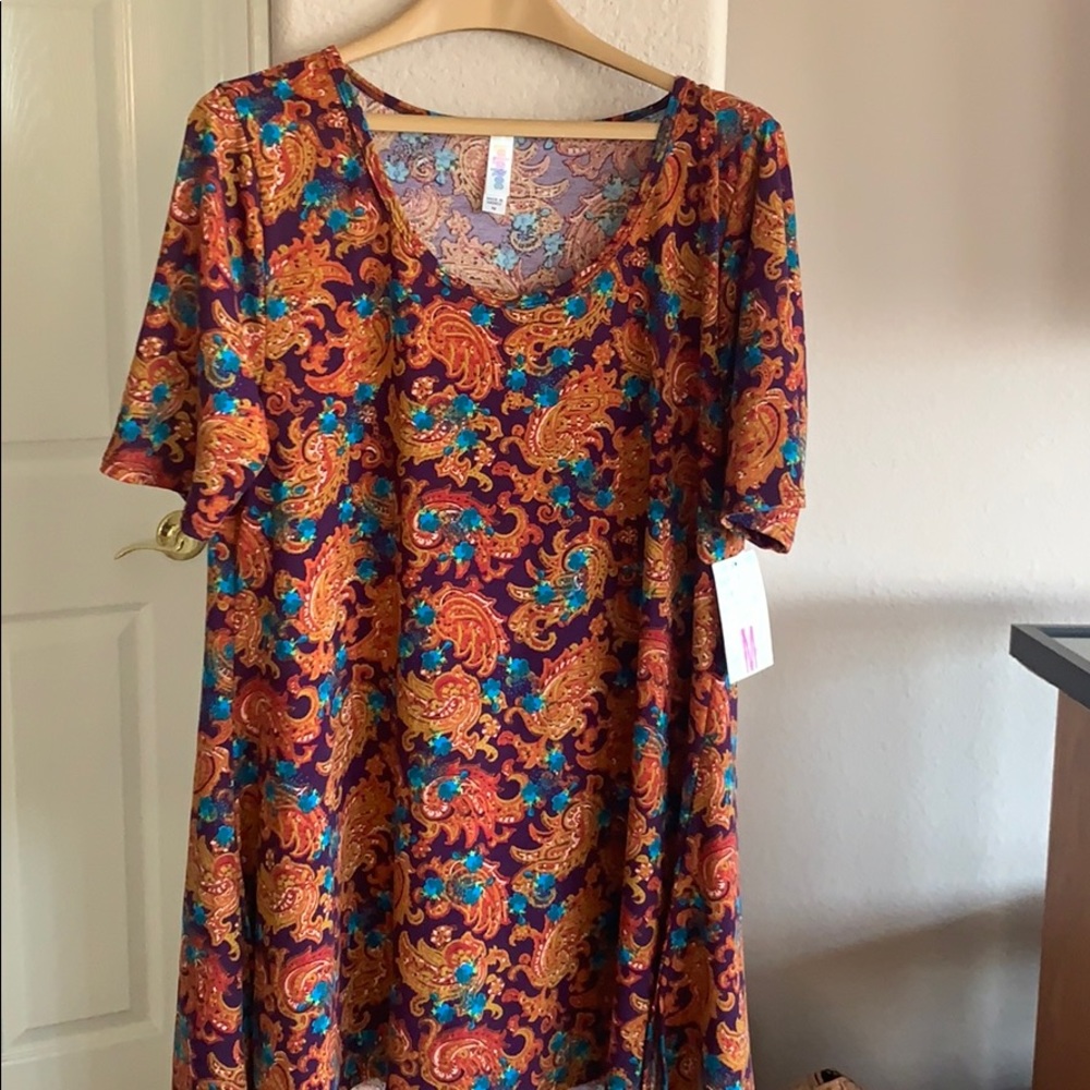 LulaRoe Perfect T, size Medium, NWT